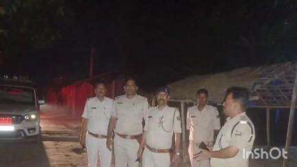 आलमनगर: आलमनगर थाना पुलिस ने एसडीपीओ के नेतृत्व में शनिवार देर रात चलाया छापेमारी अभियान