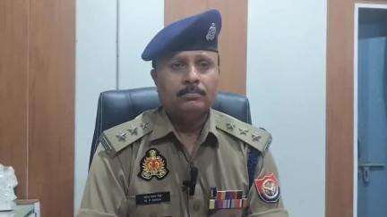 खबर औरैया से अजीतमल थाना क्षेत्र के अंतर्गत 6 महा का भ्रूण मिलने के विषय में जानकारी देते क्षेत्राधिकारी
