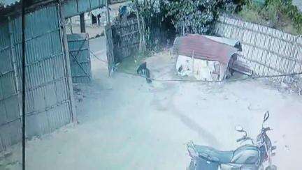 तीन लाख की चोरी  डिक्की तोरकर
अभियान चौसा मधेपुरा में 
cctv camera में कैद हुए।
