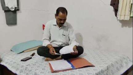 अमरोहा: अमरोहा में वर्दी पर दबंगों का कहर, जोया रोड पर सब इंस्पेक्टर को दौड़ा-दौड़ा कर पीटा, जाति सूचक शब्द बोले
