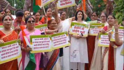 बेतिया: बेतिया में पशुपालन मंत्री रेणु देवी के नेतृत्व में निकाली गई तिरंगा यात्रा