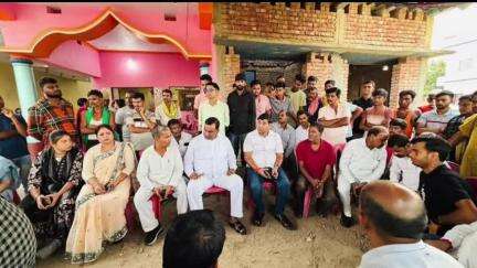 अकबरपुर: नेमदारगंज के मुखिया सह राजद जिलाध्यक्ष उदय यादव ने शहीद मनीष कुमार को दी श्रद्धांजलि