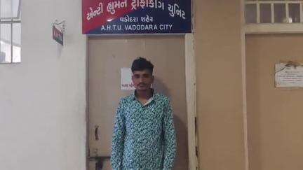 વડોદરા: અપહરણ ના ગુના માં છેલ્લા 13 માસ થી નાસતો ફરતો આરોપી જરોદ સ્થિત હાઇવે પર થી ઝડપાયો