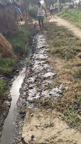 ग्राम पंचायत सरदामई  के मुजरा कुशलपुर के निवासी हेतराम सिंह, कृपाल सिंह यादव , रामपाल यादव के दरवाजे पर नाली की सफाई