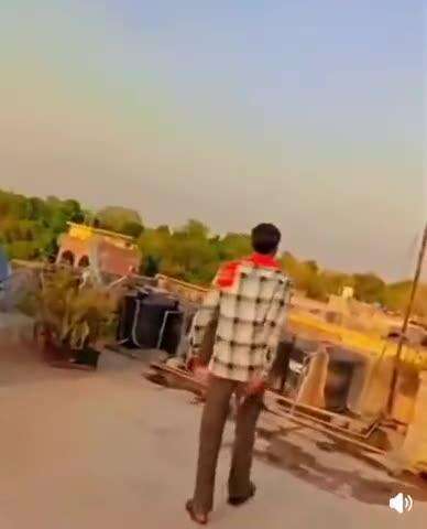 मैनपुरी ब्रेकिंग। अवैध तमंचे के साथ युवक का वीडियो वायरल  वीडियो वायरल होने के बाद पुलिस आई हरकत में.... जांच शुरू,