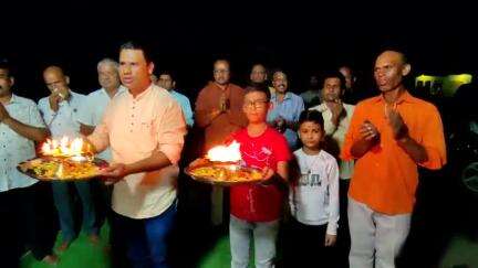 *संकट मोचन मंदिर में मेघावी छात्राओं का सम्मान एवं ऑपरेशन सिंदूर भारतीय सेना शौर्य पराक्रम और जज्बे को याद किया गया सभी सभी भक्तों के द्वारा हनुमान जी महाराज की वहां आरती संपन्न हुई*