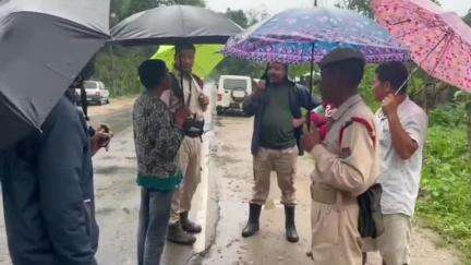 পূব ডিব্ৰুগড়: লাহোৱালৰ আলিমূৰত অচিনাকি মৃতদেহ উদ্ধাৰক লৈ তীব্ৰ চাঞ্চল্য , ঘটনাস্থলীত আৰক্ষীৰ উপস্থিত হৈ আৰম্ভ কৰিছে তদন্ত
