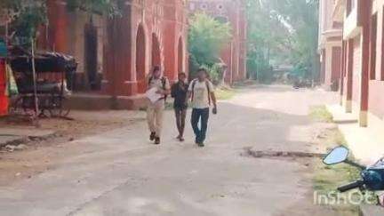 পুরুলিয়া ২: বন্ধ থাকা রেলগেট ভাঙার অভিযোগে  রেল পুলিশের হাতে ধৃত এক ব্যক্তি ঝালদা এম কে ১১ নম্বর গেটে ধৃতকে আদালতে তোলা হলো