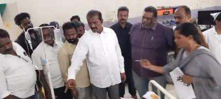 మడకశిర ప్రభుత్వ ఆసుపత్రిలో ఆదివారం సిపిఐ నాయకుడి పరామర్శించిన తెలుగుదేశం పార్టీ నాయకుడు మాజీ ఎమ్మెల్సీ గుండుమల.