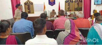 बेगूसराय: कार्यालय कक्ष में एसपी ने लगाया जनता दरबार, 25 फरियादियों की सुनी फरियाद
