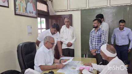 चरखी दादरी: च.दादरी में विधायक सुनील सांगवान ने जनता दरबार लगाकर सुनी जनसमस्याएं, समाधान के दिए निर्देश