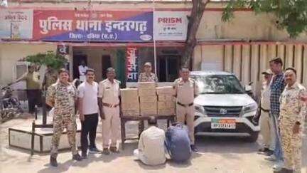 इंदरगढ़: इंदरगढ़ पुलिस ने दतिया रोड पर भाजपा नेता की गाड़ी से ₹60 हजार की अवैध शराब पकड़ी, दो गिरफ्तार