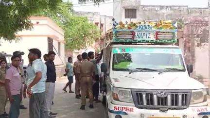 घोसी: जमालपुर विक्कमपुर के समीप शादी समारोह से लौटते वक्त ट्रेलर की टक्कर से महिला की मौत, दो लोग घायल