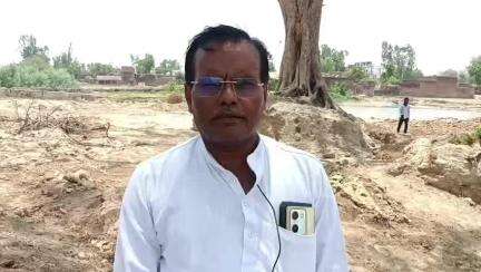 मंझनपुर: सेंगरहा में अंत्येष्टि भूमि की खुदाई में मिले पुराने सिक्के, पुलिस जांच में जुटी