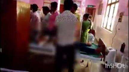 कायमगंज: गांव लुधैईया के पास अचरा मार्ग पर विद्युत पोल से टकराई बाइक, एक युवक की हुई मौत व 2 युवक गंभीर रूप से हुए घायल