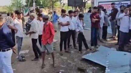 कुंवरिया: साकरोदा चौराहा बस स्टैंड पर स्थित दुकानों में शॉर्ट सर्किट से लगी भीषण आग, लाखों रुपए का हुआ नुकसान