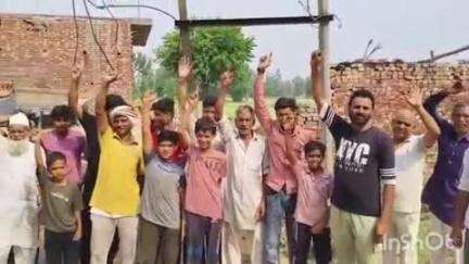 नकुड: ठोल्ला बहलोलपुर में ट्रांसफार्मर न बदलने से नाराज ग्रामीणों ने किया प्रदर्शन