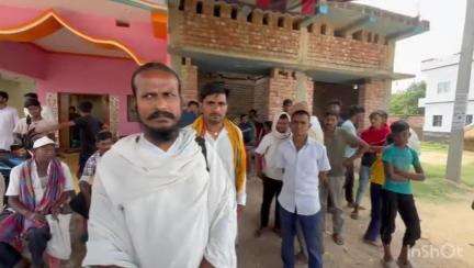 कौआकोल: पांडे गंगोट पहुंचे योगी, त्यागनाथ ने शहीद मनीष कुमार के परिवार से की मुलाकात, मुख्यमंत्री से 2 करोड़ की मदद की मांग