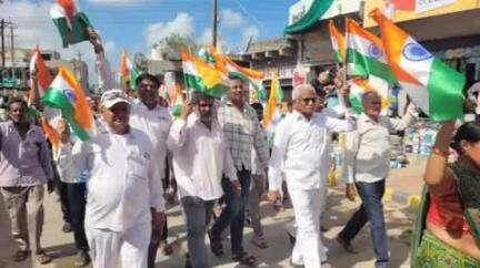 સુત્રાપાડા: સુત્રાપાડા તાલુકાના ઘંટીયા ફાટકથી પ્રાંચી માધવરાયજી મંદીર સુધી ધારાસભ્ય ની આગેવાનીમા તીરંગા યાત્રા નીકળી #