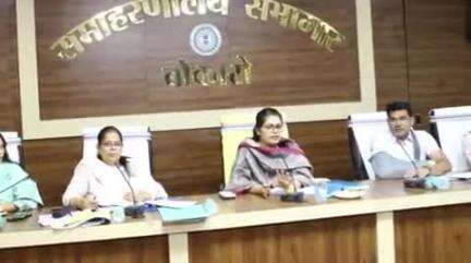 चास: समाहरणालय स्थित कार्यालय कक्ष में उपायुक्त ने समाज कल्याण विभाग की समीक्षा बैठक की