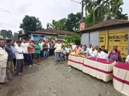 কোচবিহার ১: কোচবিহার চান্দামারী বাজারে পেভার ব্লক বসানোর কাজের সূচনা করলেন তৃণমূলের জেলা সভাপতি