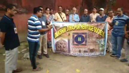 বালুরঘাট: দক্ষিণ দিনাজপুর হেরিটেজ সোসাইটির তরফে বালুরঘাটে আন্তর্জাতিক জাদুঘর দিবসে প্রবীনদের ঘুরে দেখানো হল সংগ্রহশালা