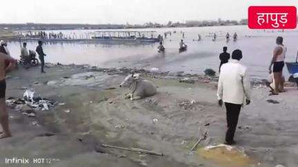 हापुड़:गंगा नदी में बाइकों से स्टंटबाजी का वीडियो वायरल,स्टंटबाजी कर जान को बना रहे खतरा,गढ गंगा ब्रजघाट का मामला