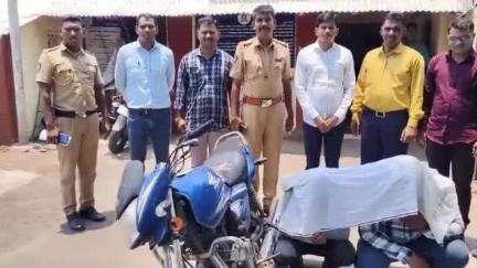 मालेगाव: मुंगळा फाटा येथे दोन किलो गांजा सह दोन आरोपी अटक मालेगाव पोलिसांची कारवाई