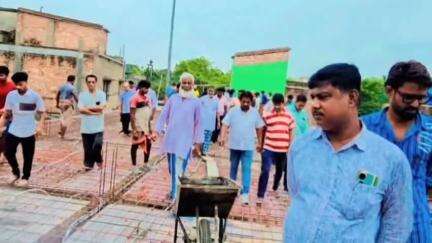 ভাঙড় ১: বোদরা বাজার ব্যবসায়ী সমিতির পক্ষ থেকে বোদরা নতুন সুপার মার্কেটের ছাদ নির্মাণের আগে পরিদর্শন নেতৃত্বদের