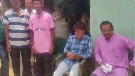 পাড়া: ক্রীড়া জগতে পুরুলিয়ার দুবড়া এলাকার নাম উজ্জ্বল করলো দুই ফুটবল খেলোয়াড়, সংবর্ধনা জানালেন প্রাক্তন বিধায়ক