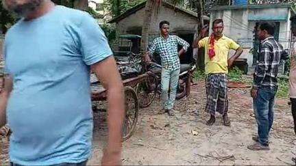 দেগঙ্গা: আম পাড়তে গিয়ে গাছ থেকে পড়ে মৃত্যু হল এক বৃদ্ধের