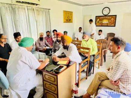 ਐਸਏਐਸ ਨਗਰ ਮੁਹਾਲੀ: ਪਿੰਡ ਬਾਕਰਪੁਰ ਰੰਧਾਵਾ ਫਾਰਮ ਵਿੱਖੇ ਵਿਧਾਇਕ ਨੇ ਲੋਕ ਮਿਲਣੀ ਕਰਕੇ ਲੋਕਾਂ ਦੇ ਕੰਮ ਕਾਰ ਕੀਤੇ