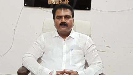 विकास भवन में पशुपालन अधिकारी ने गोरखपुर में बाघिन की बर्ड फ्लू से मौत के बाद विभाग को किया अलर्ट