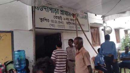 তেহট্ট ১: পুলিশের কড়া নিরাপত্তার মধ্য দিয়ে শুরু হল,তেহট্ট নওদাপাড়া সমবায় কৃষি উন্নয়ন সমিতি লিঃ ভোট
