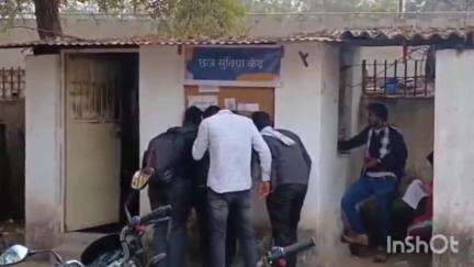 दुर्ग: दुर्ग जिले में हेमचंद यादव विश्वविद्यालय परिसर के छात्र सुविधा केंद्र में स्टूडेंट्स से अधिक पैसा लिया गया