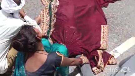 एटा: दतेंई के पास ट्रैक्टर और बाइक की भिड़ंत में एक युवक की हुई मौत, शव पोस्टमार्टम गृह पहुंचा