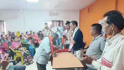 সৰুপথাৰ: উৰিয়ামঘাটত বিধায়ক বিশ্বজিৎ ফুকনৰ উপস্থিতিত অৰ্ধশতাধিকৰ বিজেপিত আনুষ্ঠানিক যোগদান