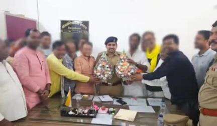 नौगढ़: क्षेत्राधिकारी की अध्यक्षता में थानासिद्धार्थनगर पर व्यवसायियों के साथ पीस कमेटी की बैठक की गई