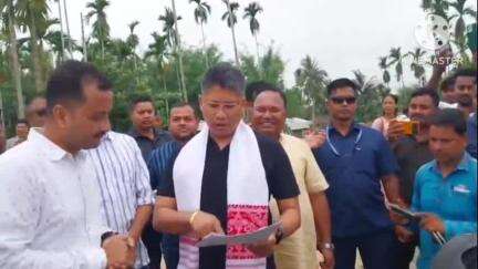 নগাঁও: ৰহাত নিৰ্মাণৰত কলঙৰ মথাউৰি পৰিদৰ্শন জলসম্পদ মন্ত্ৰী পীযুষ হাজৰিকাৰ