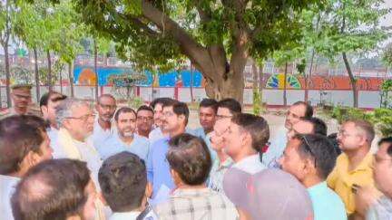 शाहजहांपुर: उत्तर प्रदेशीय प्राथमिक शिक्षक संघ का प्रतिनिधि मंडल वित्त मंत्री से मिला, अंतर्जनपदीय स्थानांतरण की मांग का पत्र सौंपा