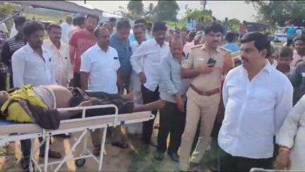 కారు ప్రమాద మృతులకు నివాళులు అర్పించి మృతులను వారి స్వగ్రామానికి తరలించేందుకు ఆర్థిక సాయం అందజేసిన ఎమ్మెల్యే నల్లారి