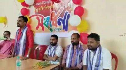 আলিপুরদুয়ার ২: শামুকতলা চেকপোস্ট এলাকায় মেধাবী ছাত্রীদের সম্বর্ধনা জ্ঞাপন বেসরকারি সংস্থার পক্ষ থেকে