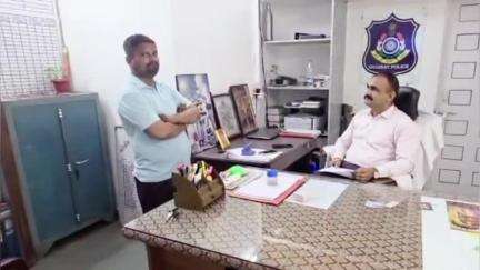 હાલોલ: પ્રયાસ ફાયનાન્સમાંથી 5.23 લાખ ₹. ઉચાપત કરનાર બ્રાન્ચ મેનેજર સામે ફરિયાદ નોંધાયા બાદ ગણતરીના કલાકોમાં પોલીસે તેને ઝડપ્યો