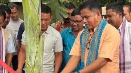 ওদালগুৰি: থাইগিৰবাৰি আৰু টোটলাপাৰাত দুটাকৈ পথ নিৰ্মাণৰ শুভাৰম্ভনী কৰা হয়, শুভাৰম্ভণী কৰে ইএম দাউবাইচা বড়োয়ে