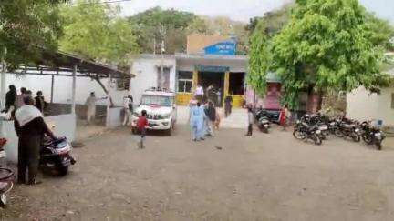 सागर नगर: महिला थाने में आपसी बात को लेकर दो पक्षों के बीच हुई मारपीट, वीडियो आया सामने