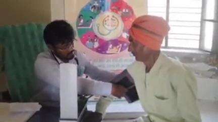नवाबगंज: पीएचसी सदरुद्दीनपुर में सीएम स्वास्थ्य मेले का आयोजन, लोगों का हुआ मुफ्त इलाज
