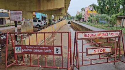 சிவகங்கை: தொண்டி செல்லும் சாலை பகுதியில் ராட்சத மின் மோட்டார்கள் மூலம் சுரங்கத்தில் மழை நீர் வெளியேற்றம்