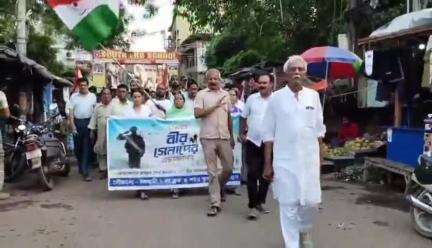 নলহাটি ১: শান্তির বার্তা ও বীর সেনাদের শ্রদ্ধায় নলহাটিতে তৃণমূল কংগ্রেসের র‍্যালি ।
