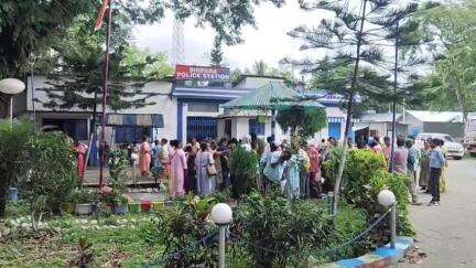 মাদারিহাট: বীরপাড়া থানায় ৪ টি চা বাগানের মালিকের বিরুদ্ধে রবিবার এফআইআর করলেন শ্রমিক কর্মচারীরা