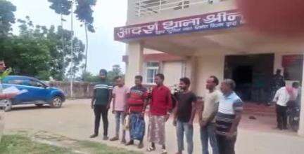 पूर्णिया पूर्व: पूर्णिया SP के आदेशानुसार जिले के सभी थानों पर थानाध्यक्ष द्वारा गुंडा परेड का आयोजन किया गया